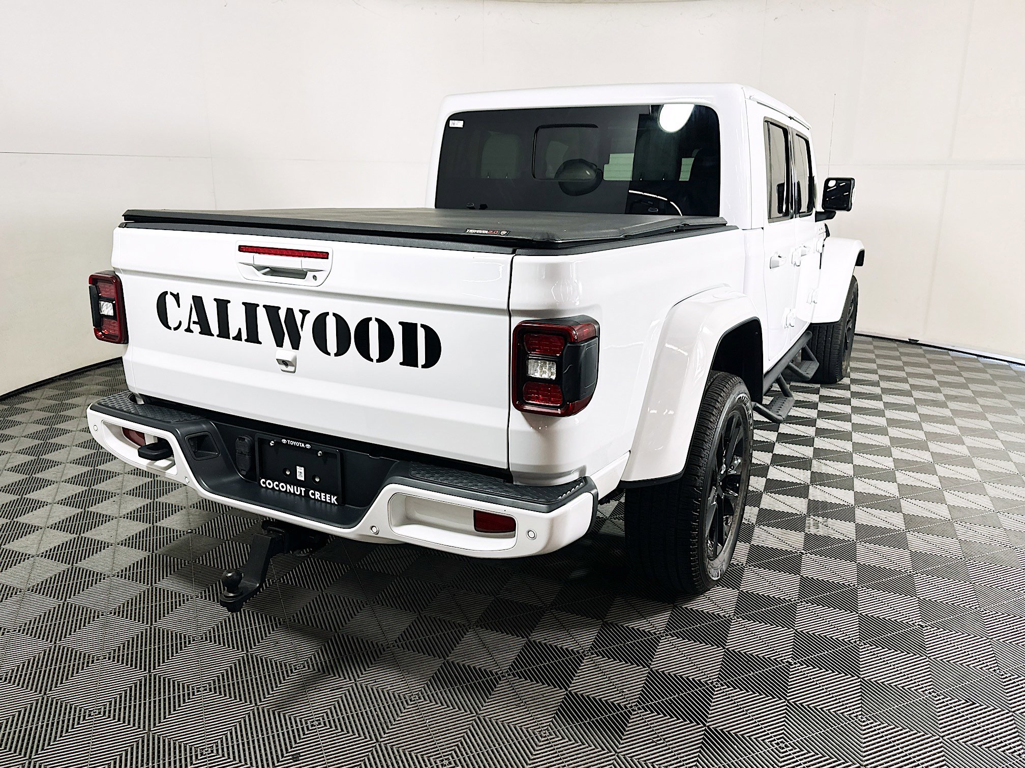 Used 2022 Jeep Gladiator Overland AWD/4WD image 3