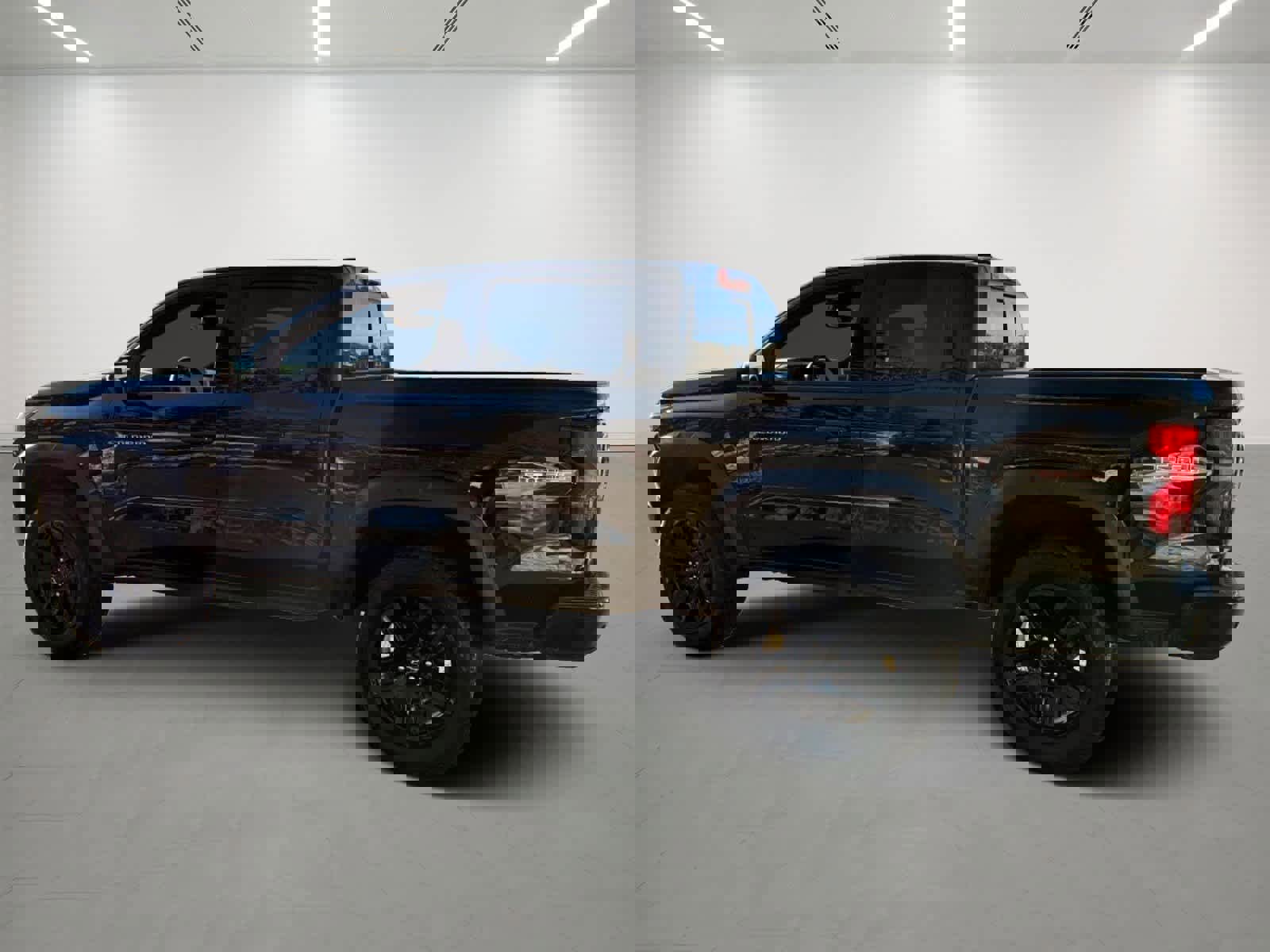 Used 2023 Chevrolet Colorado Trail Boss w/ Technology Package AWD/4WD image 3