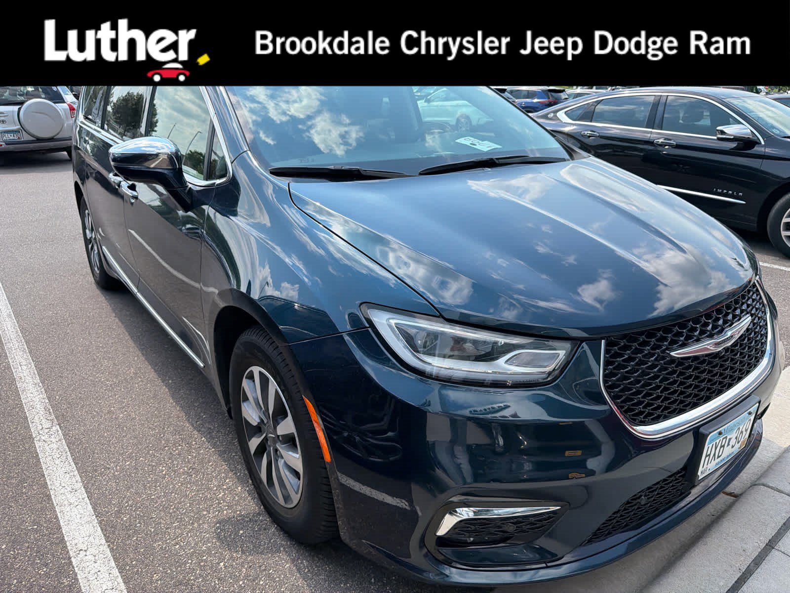 Used 2022 Chrysler Pacifica Limited w/ Uconnect Theater Family Group FWD video 1