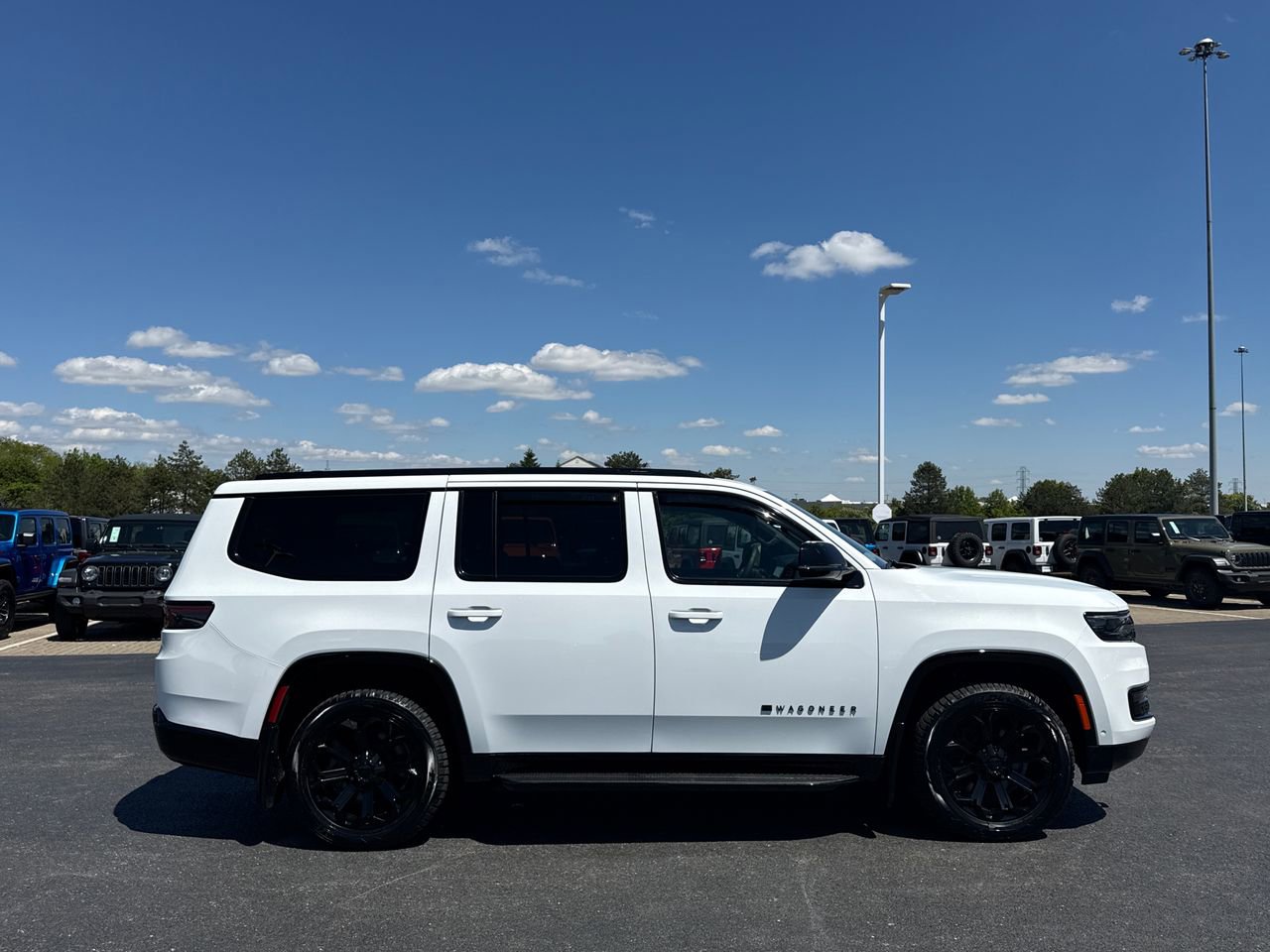 Used 2024 Jeep Wagoneer Series II AWD/4WD image 2
