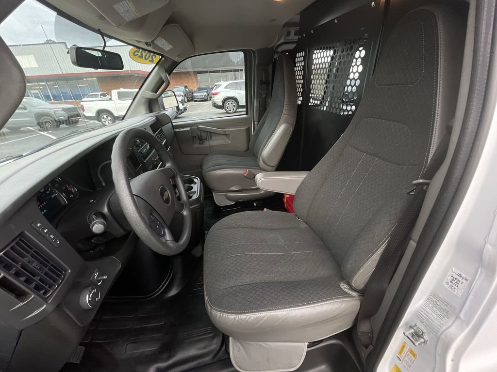 Used 2025 Chevrolet Express 2500 w/ Driver Convenience Package RWD image 17
