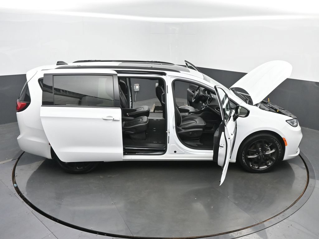 Used 2025 Chrysler Pacifica Limited FWD image 69