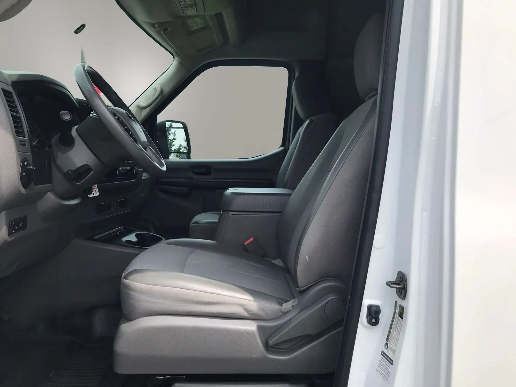 Used 2018 Nissan NV 2500 SV w/ Navigation Package RWD image 16