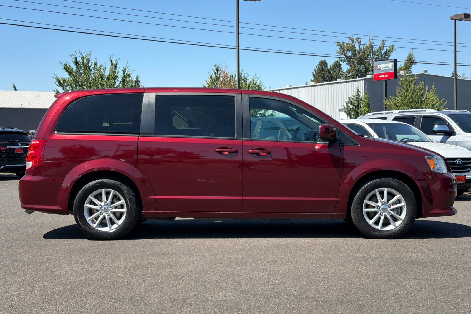 Used 2020 Dodge Grand Caravan SE FWD image 3