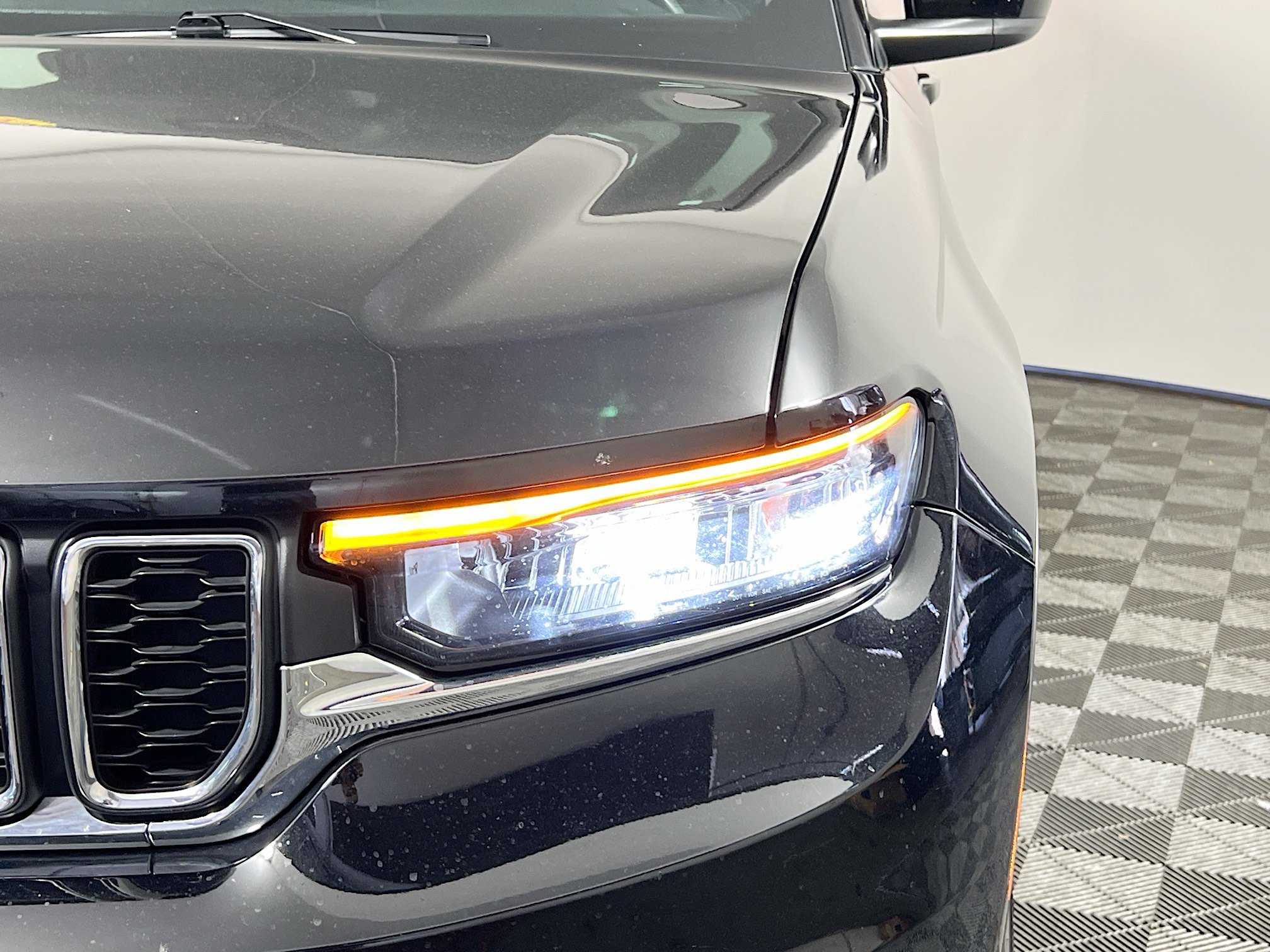 Used 2023 Jeep Grand Cherokee L Laredo RWD image 11