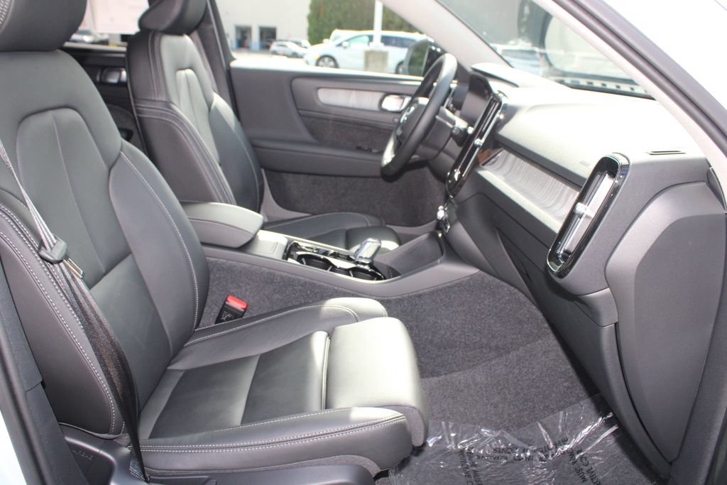 Used 2026 Volvo XC40 B5 Plus w/ Protection Package Premier AWD/4WD image 12