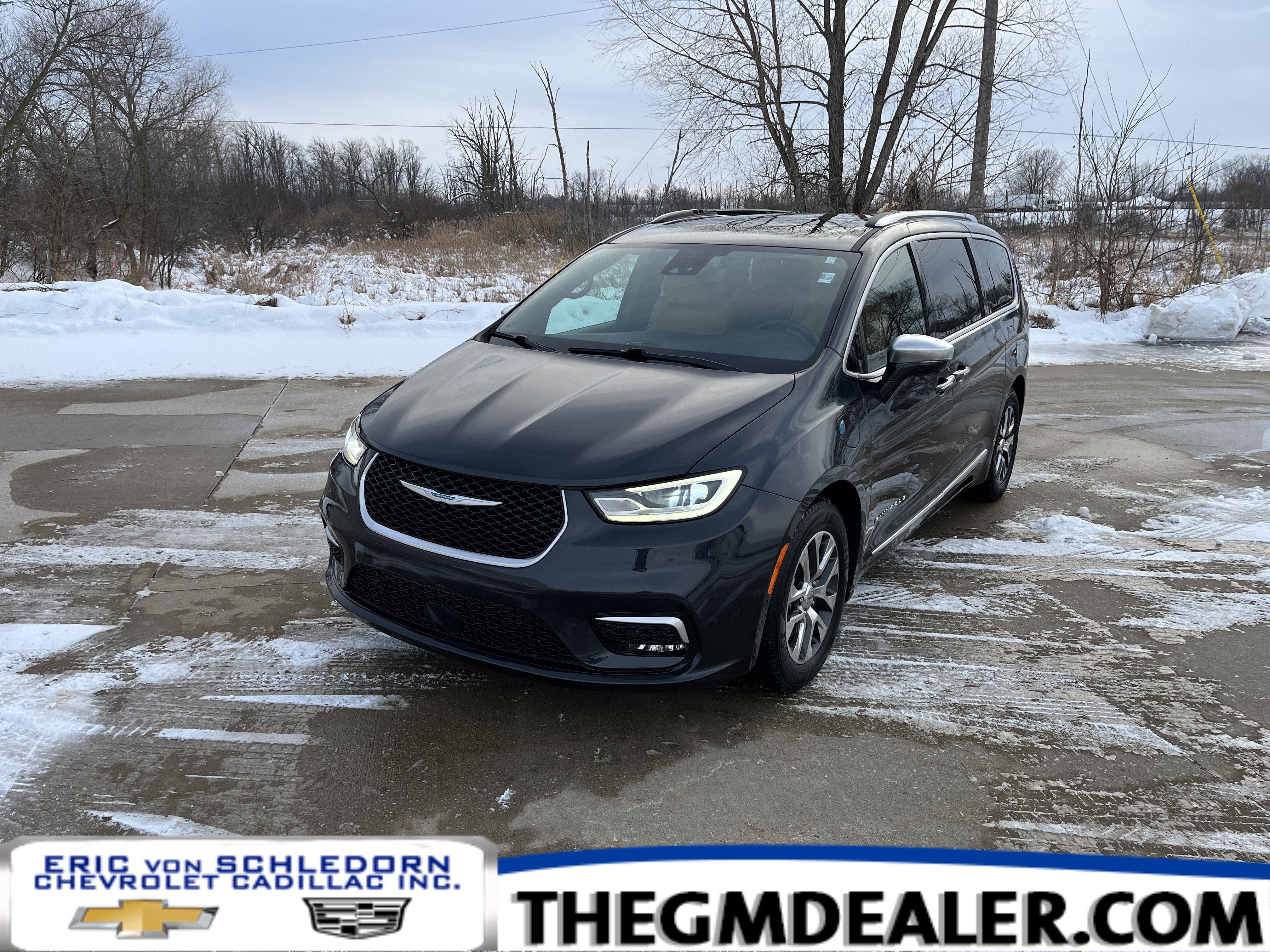 Used 2021 Chrysler Pacifica Pinnacle image 1