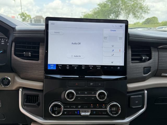 Used 2022 Ford Expedition Limited image 22