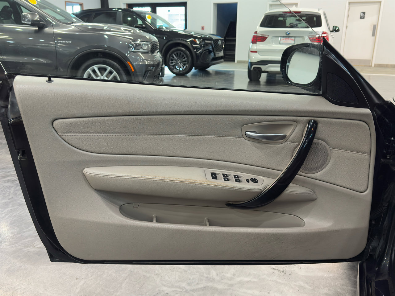 Used 2011 BMW 128i Convertible image 23