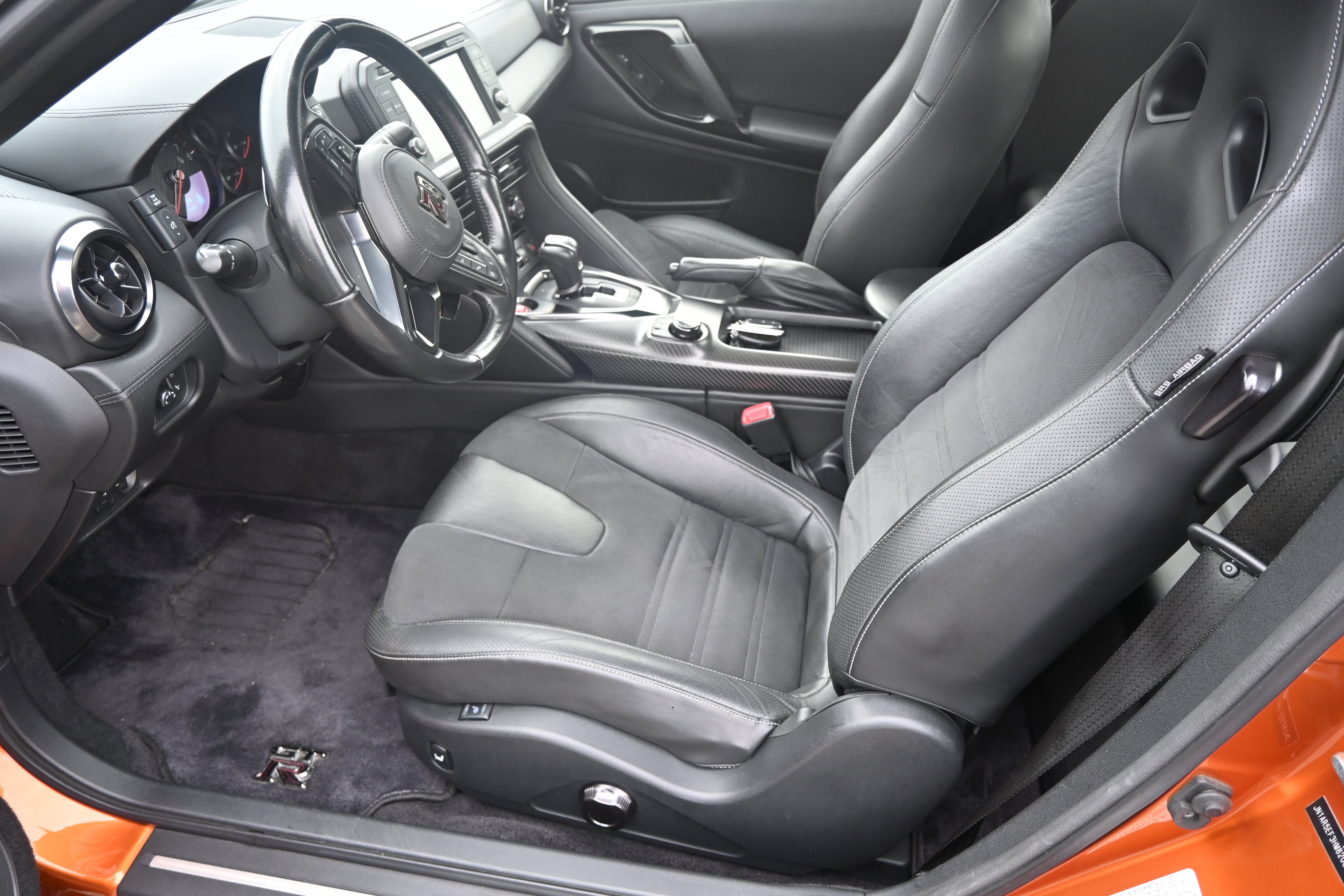 Used 2017 Nissan GT-R Premium image 23