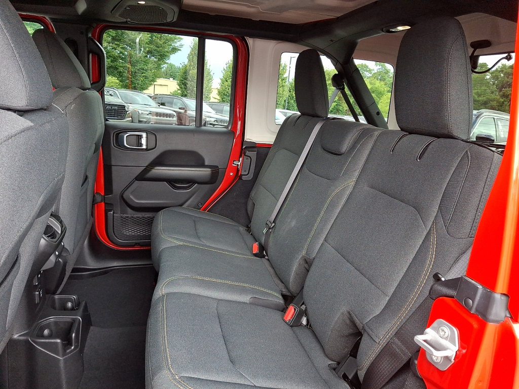 Used 2025 Jeep Wrangler Unlimited Sahara AWD/4WD image 20