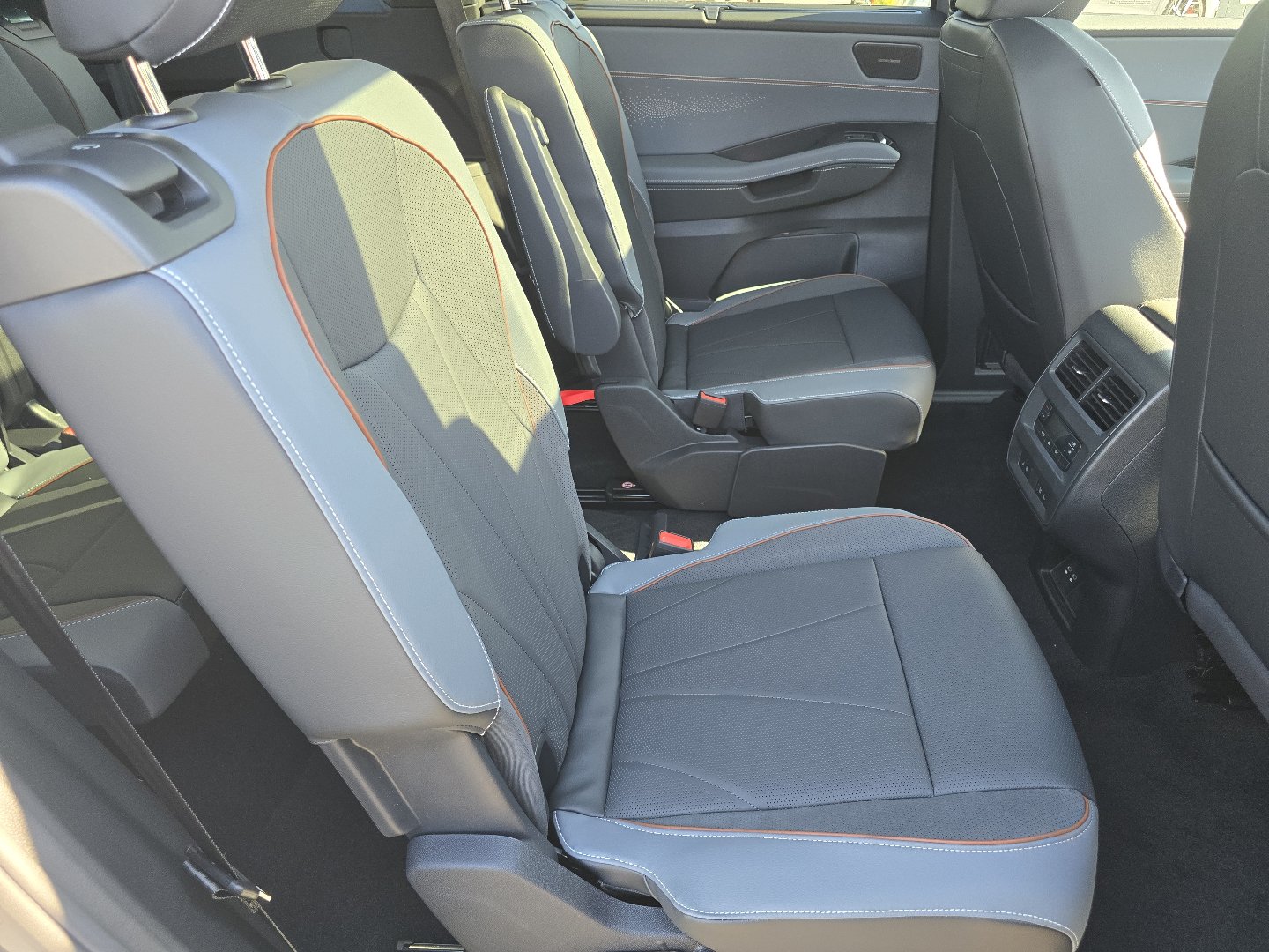 New 2027 Volkswagen Atlas SEL Premium R-Line AWD/4WD image 16