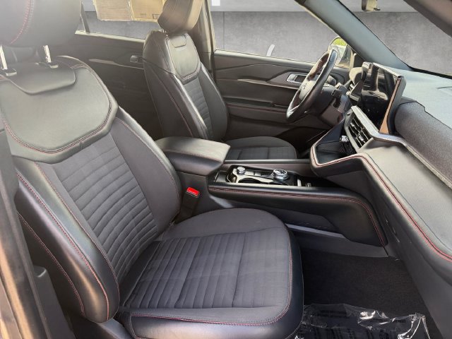 Certified 2025 Ford Explorer ST-Line w/ ST-Line Street Pack AWD/4WD image 25