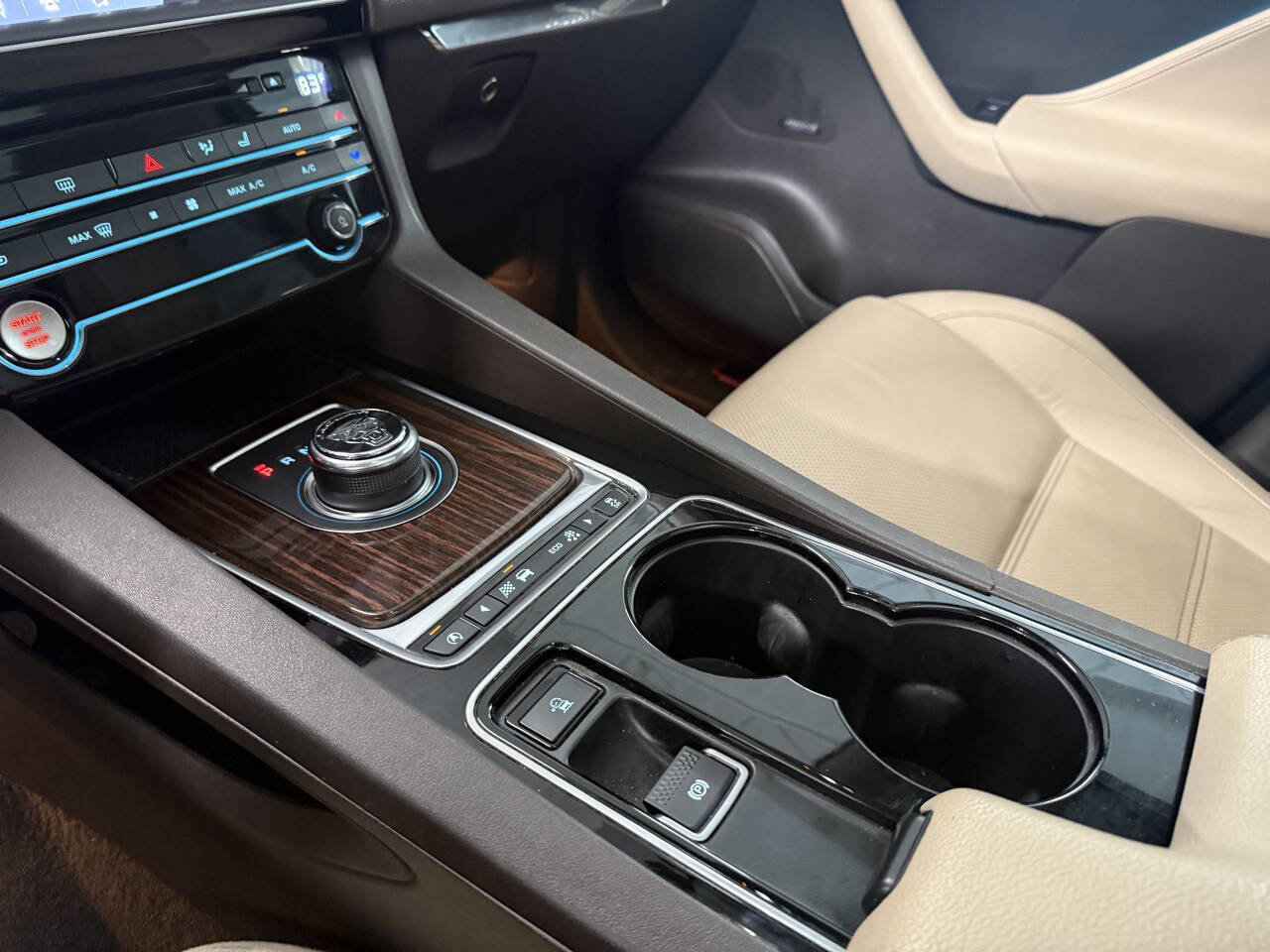 Used 2017 Jaguar F-PACE Prestige image 20