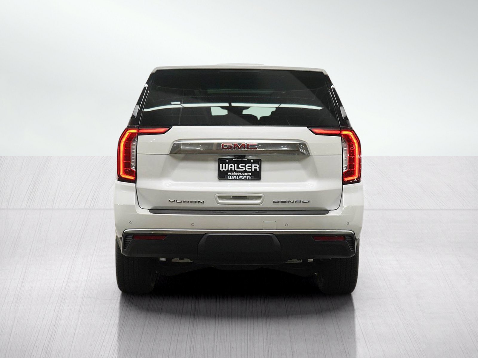Used 2024 GMC Yukon Denali w/ Advanced Technology Package AWD/4WD image 4