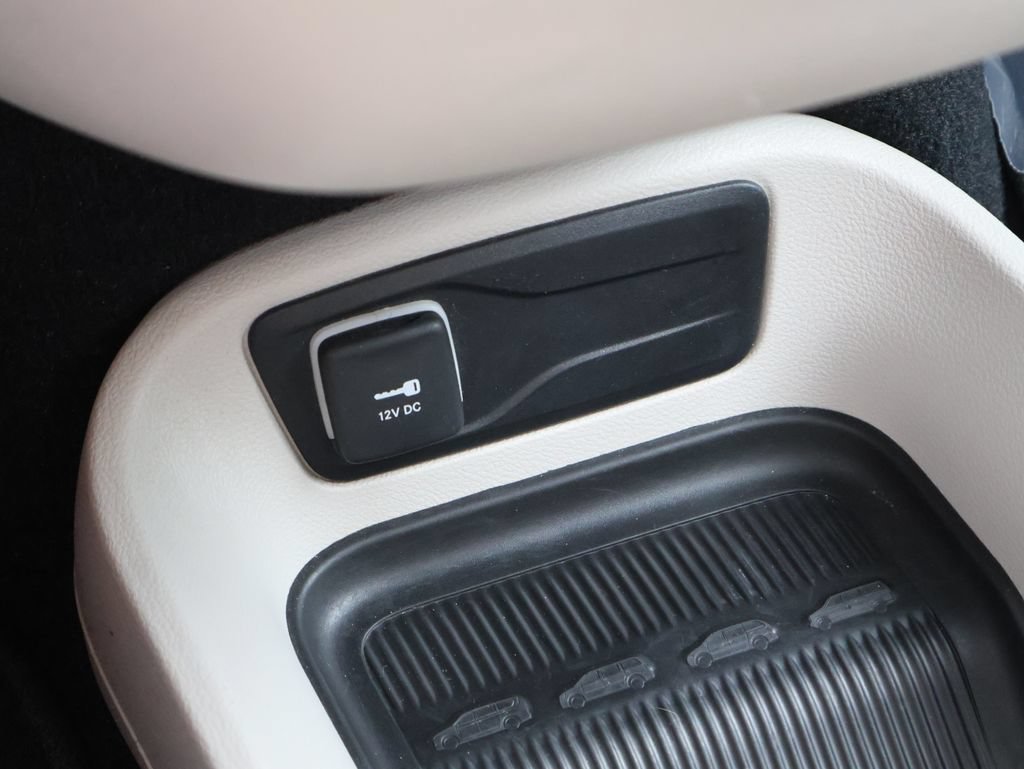 Used 2024 Chrysler Pacifica Touring-L FWD image 39