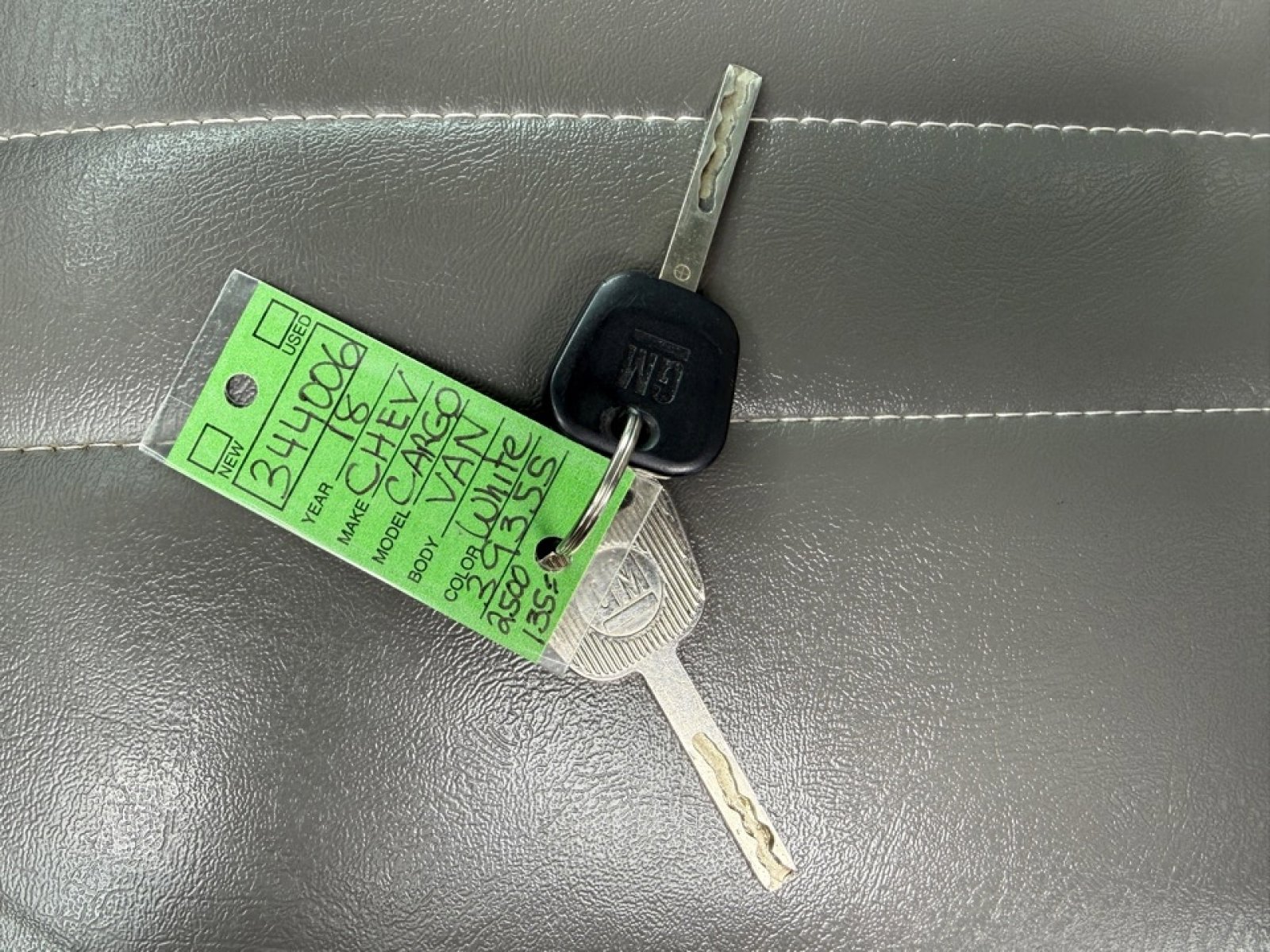 Used 2018 Chevrolet Express 2500 w/ Driver Convenience Package image 35