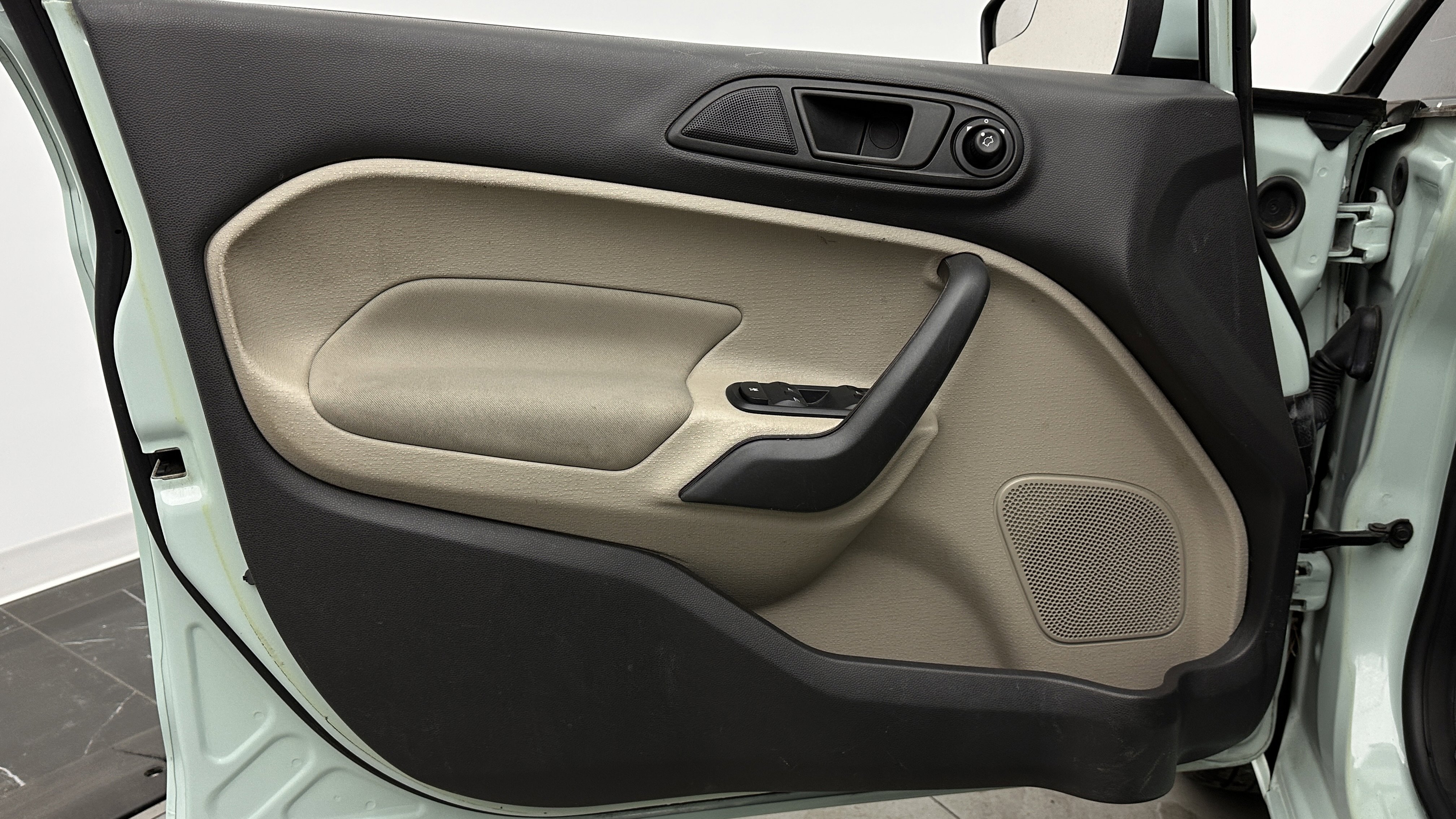 Used 2017 Ford Fiesta SE image 10