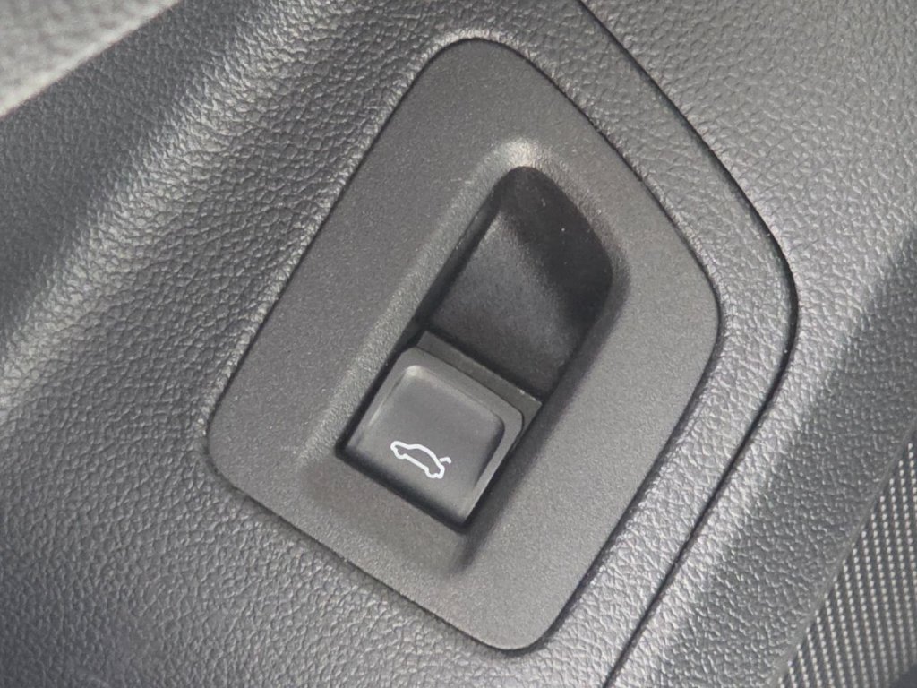 Used 2021 Volkswagen Atlas Cross Sport SE w/ Panoramic Sunroof Package FWD image 35