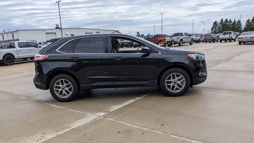 Used 2024 Ford Edge SEL w/ Convenience Package AWD/4WD image 2