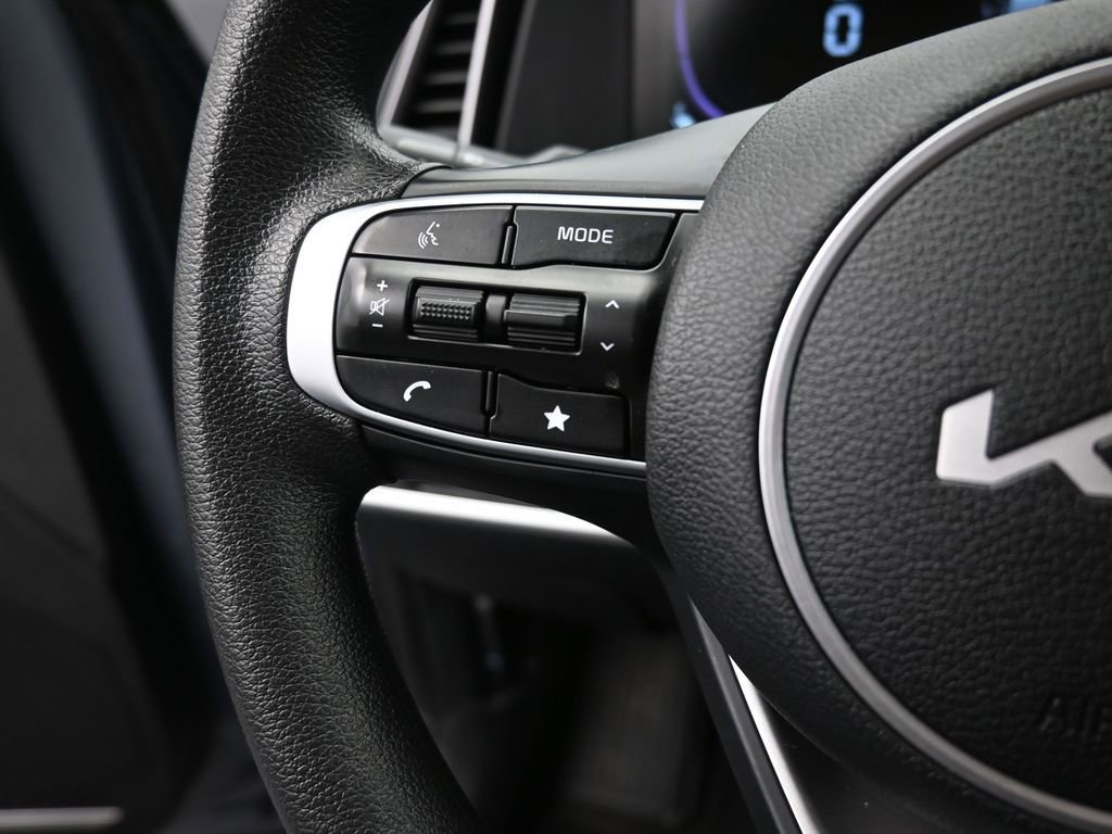 Used 2025 Kia Sportage LX image 29