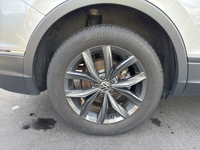 Used 2024 Volkswagen Tiguan SE image 35