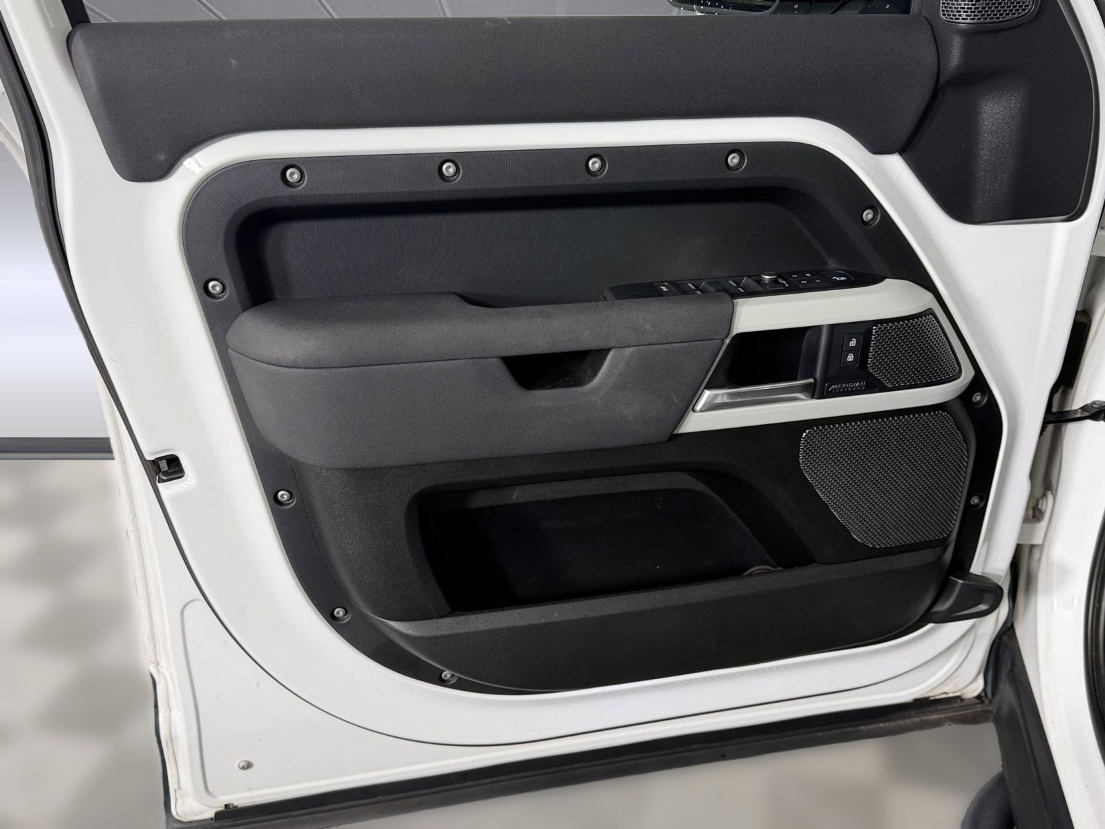 Used 2022 Land Rover Defender 110 X-Dynamic SE image 12