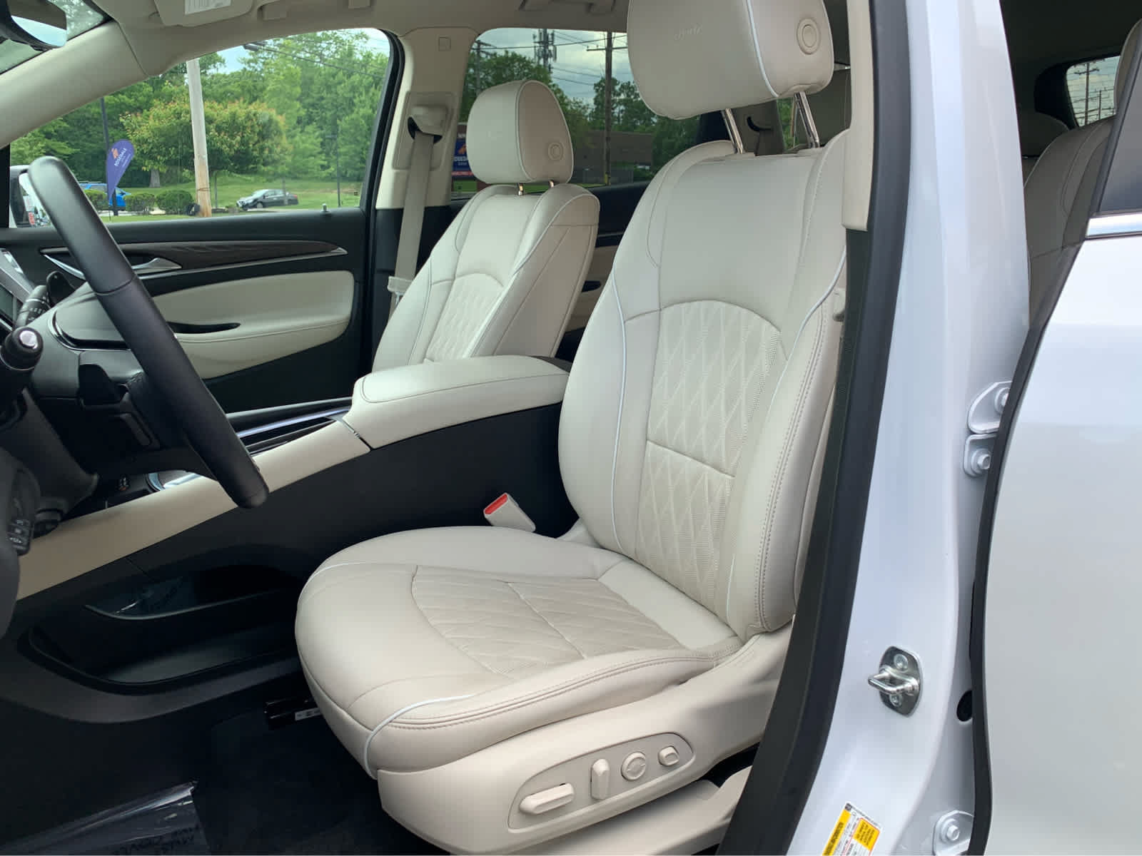 Used 2024 Buick Enclave Avenir w/ Avenir Technology Package FWD image 13