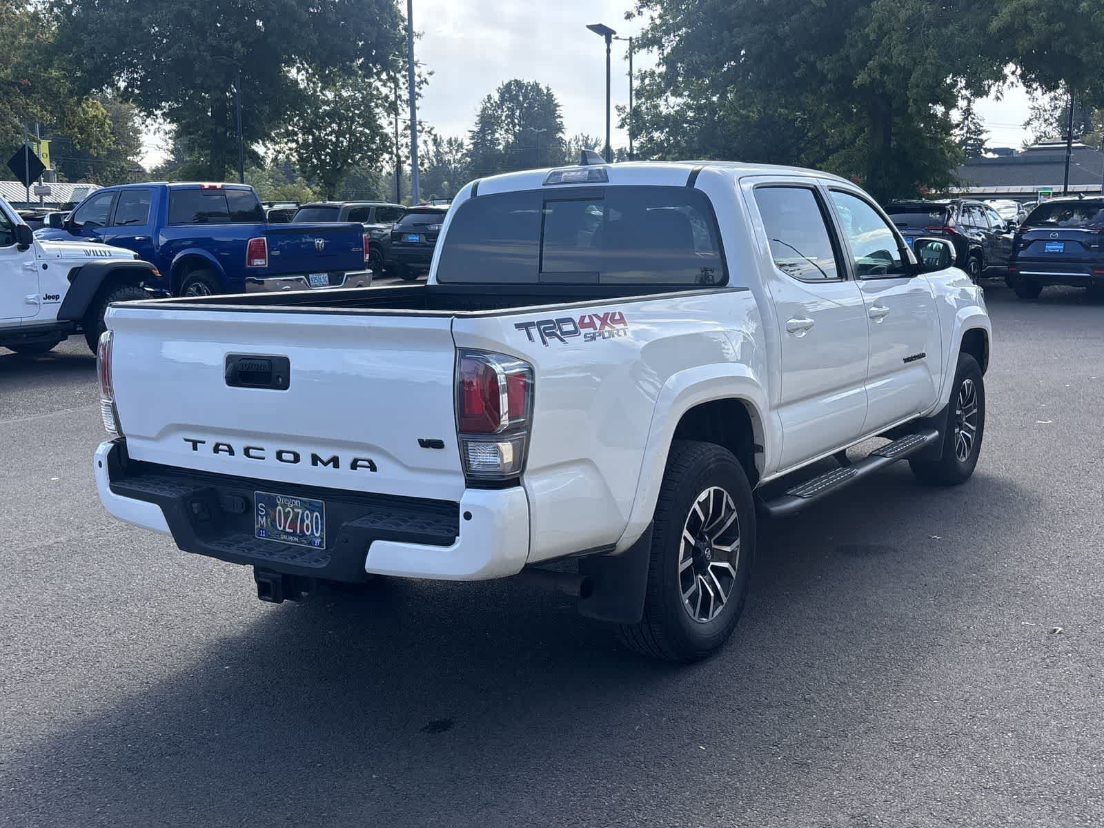 Used 2021 Toyota Tacoma TRD Sport w/ TRD Premium Sport Package AWD/4WD image 5