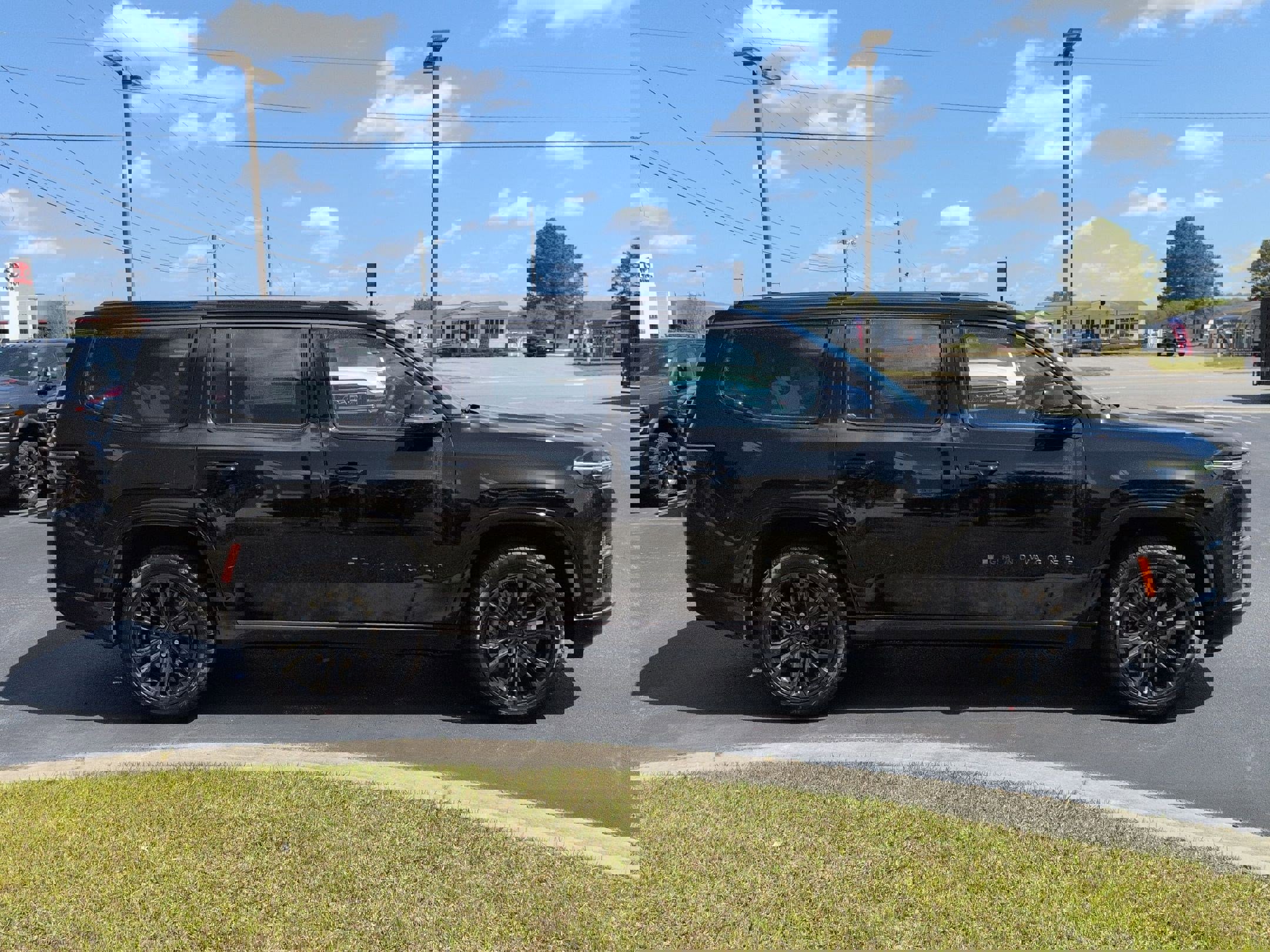 New 2026 Jeep Grand Wagoneer Summit w/ Premium Group III image 4