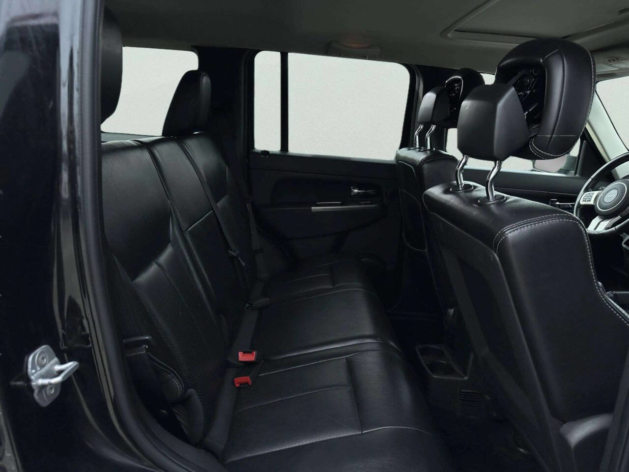 Used 2011 Jeep Liberty Limited w/ Sky's The Limit Group image 18