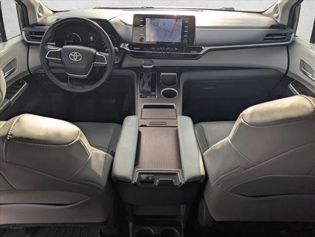 Used 2021 Toyota Sienna XLE w/ XLE Plus Package image 18