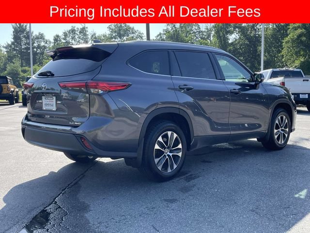 Used 2022 Toyota Highlander XLE AWD/4WD image 5