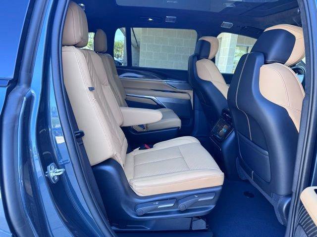 New 2025 Cadillac Escalade IQ Luxury 2 w/ LPO, Radiant Package image 24