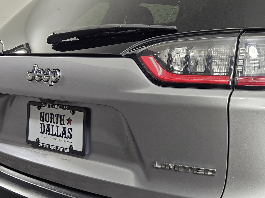Used 2019 Jeep Cherokee Limited FWD image 2