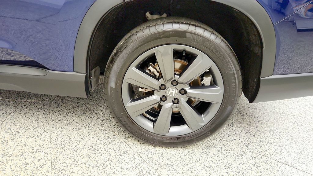 Used 2025 Honda Pilot Sport image 9