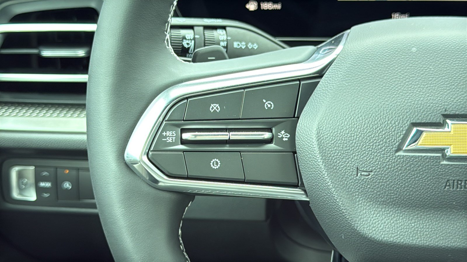 New 2026 Chevrolet Traverse LT w/ Driver Confidence Package FWD image 21