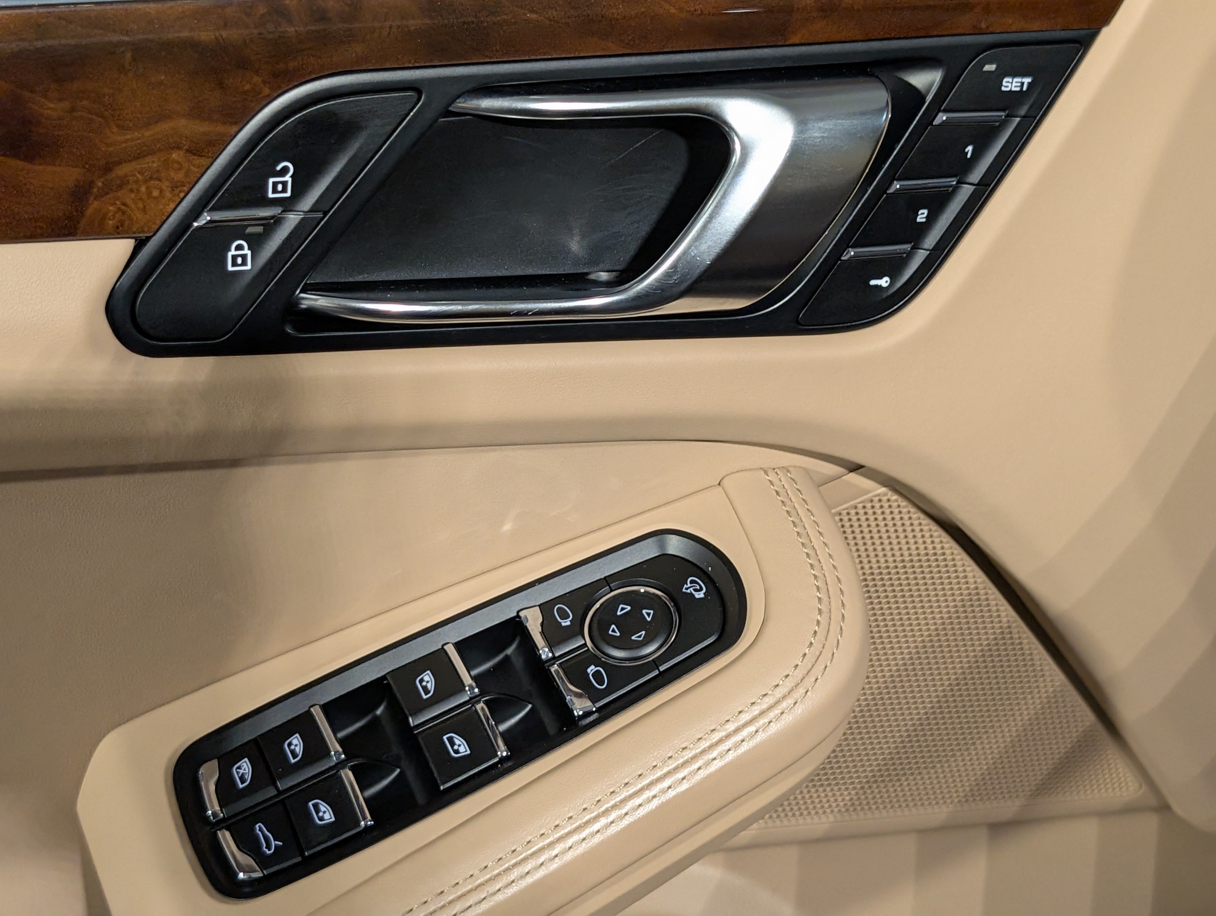 Certified 2023 Porsche Macan AWD/4WD image 22