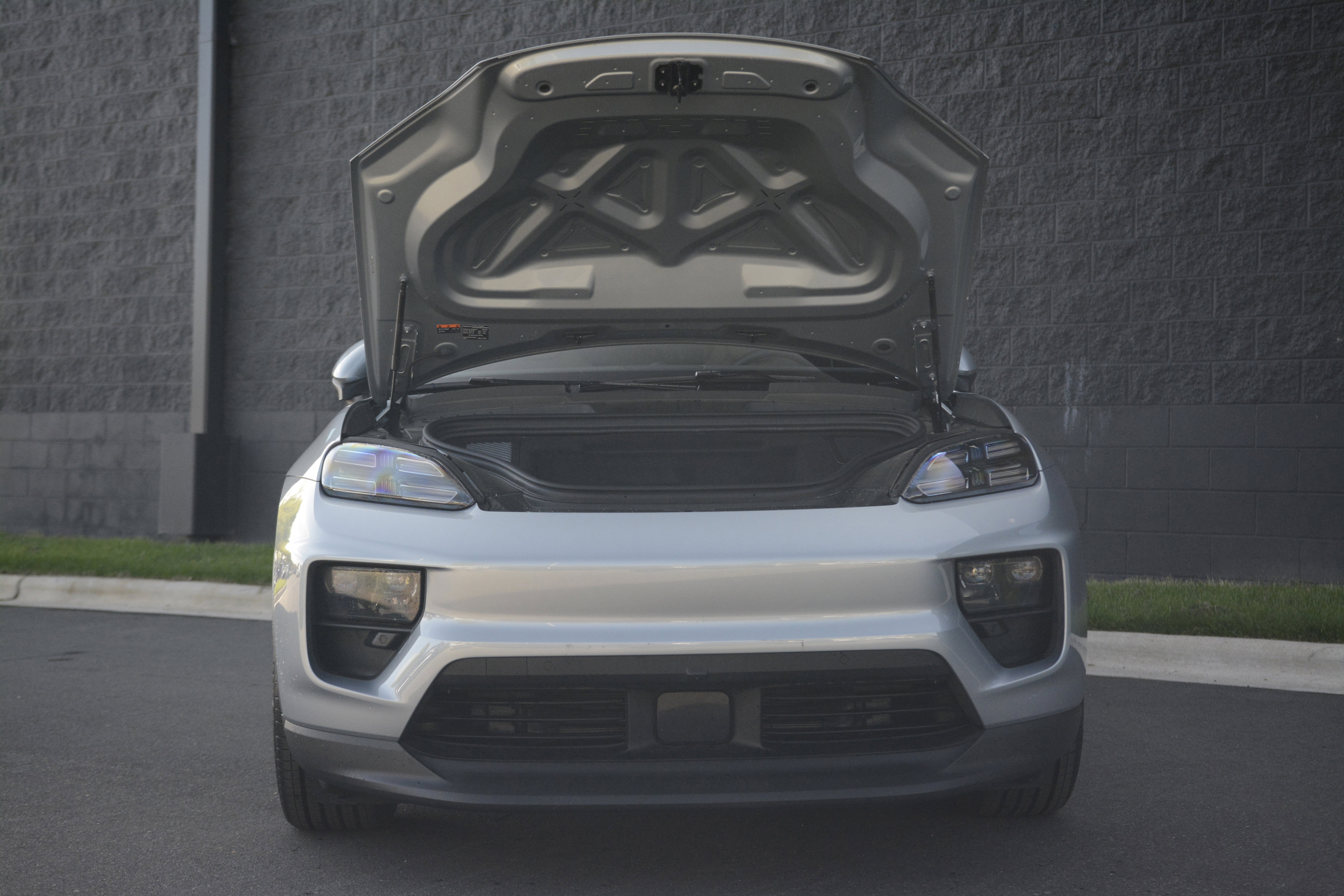 Certified 2025 Porsche Macan 4 Electric image 38