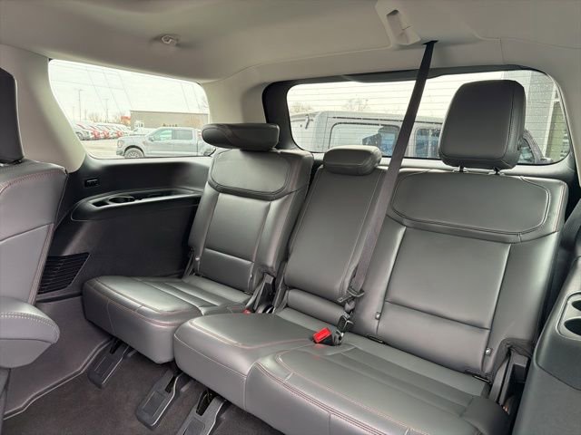 Used 2025 Ford Expedition Active image 17