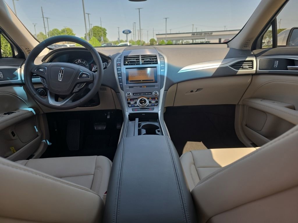 Used 2019 Lincoln MKZ Premiere FWD image 11