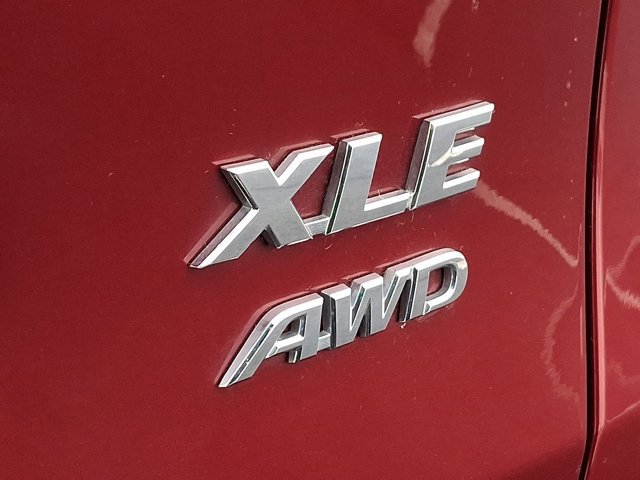 Used 2022 Toyota RAV4 XLE Premium image 31