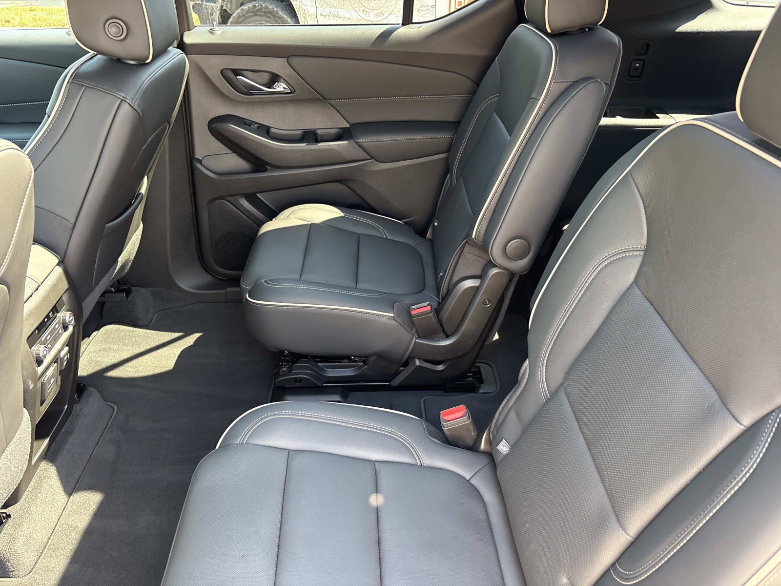 Used 2023 Chevrolet Traverse Premier w/ Redline Edition FWD image 33