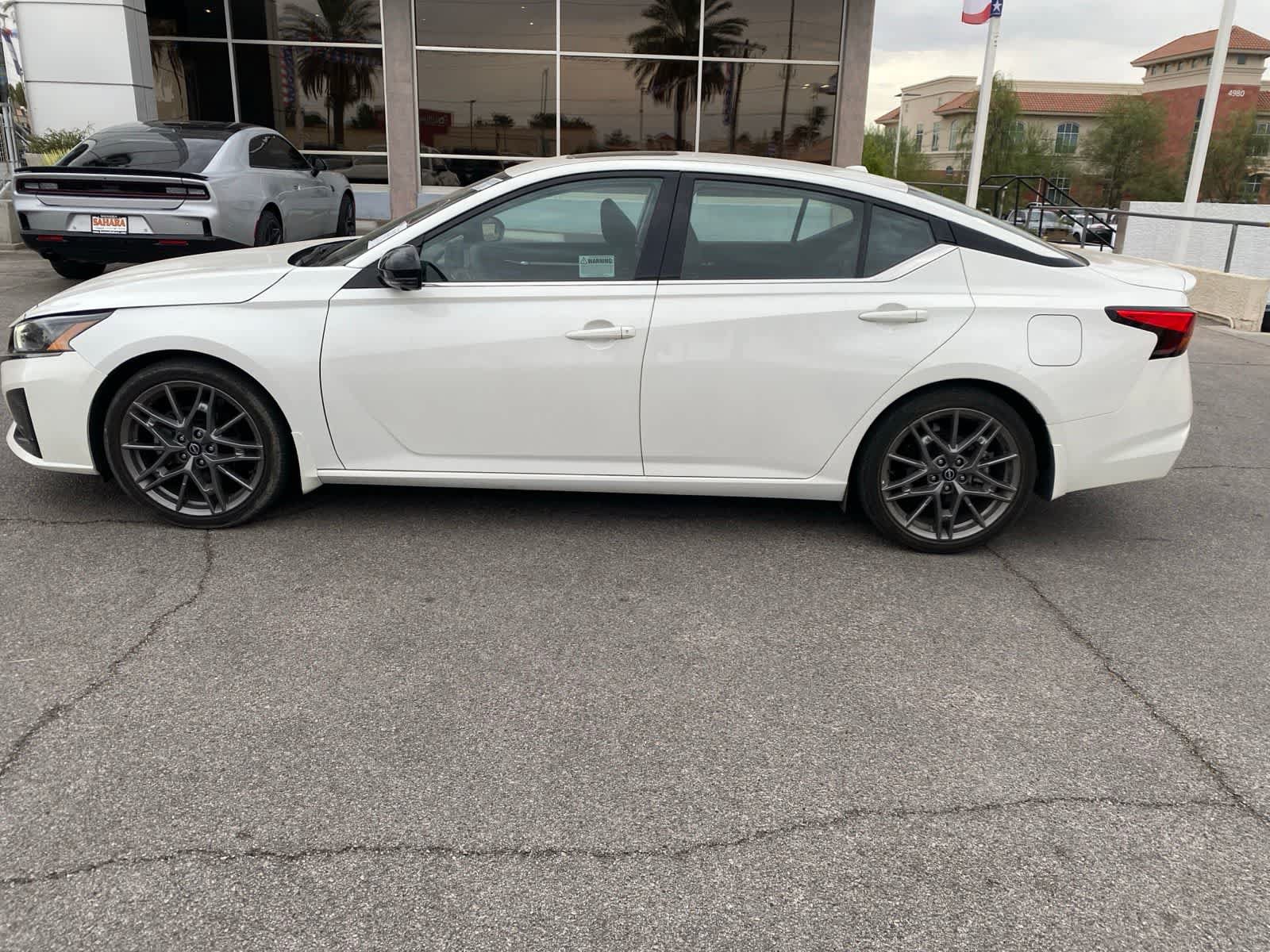 Used 2024 Nissan Altima 2.0 SR FWD image 9