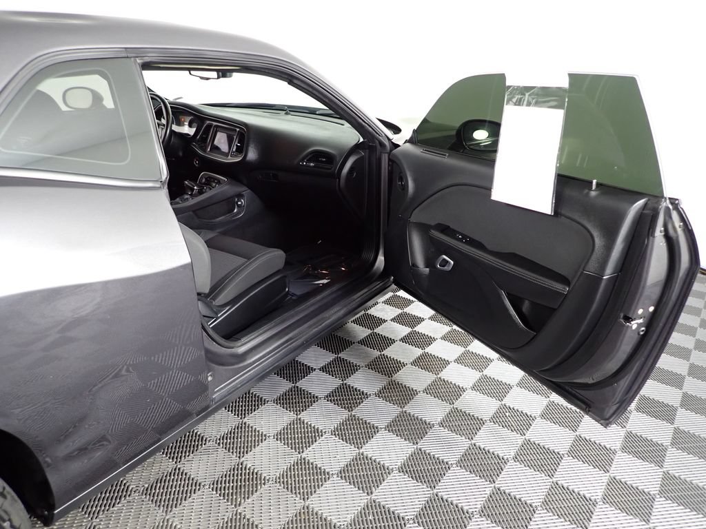 Used 2019 Dodge Challenger SXT RWD image 28