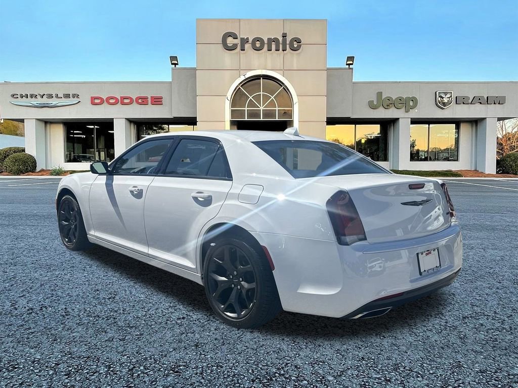 Used 2023 Chrysler 300 Touring w/ Sport Appearance Package image 5