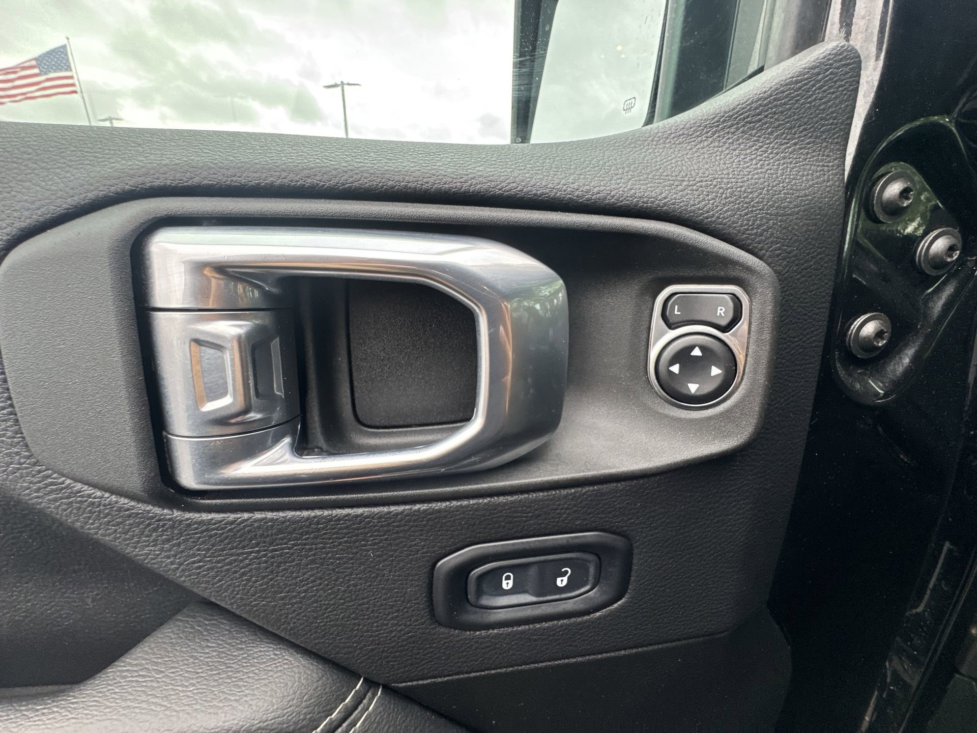 Used 2022 Jeep Gladiator Overland w/ Cold Weather Group AWD/4WD image 13