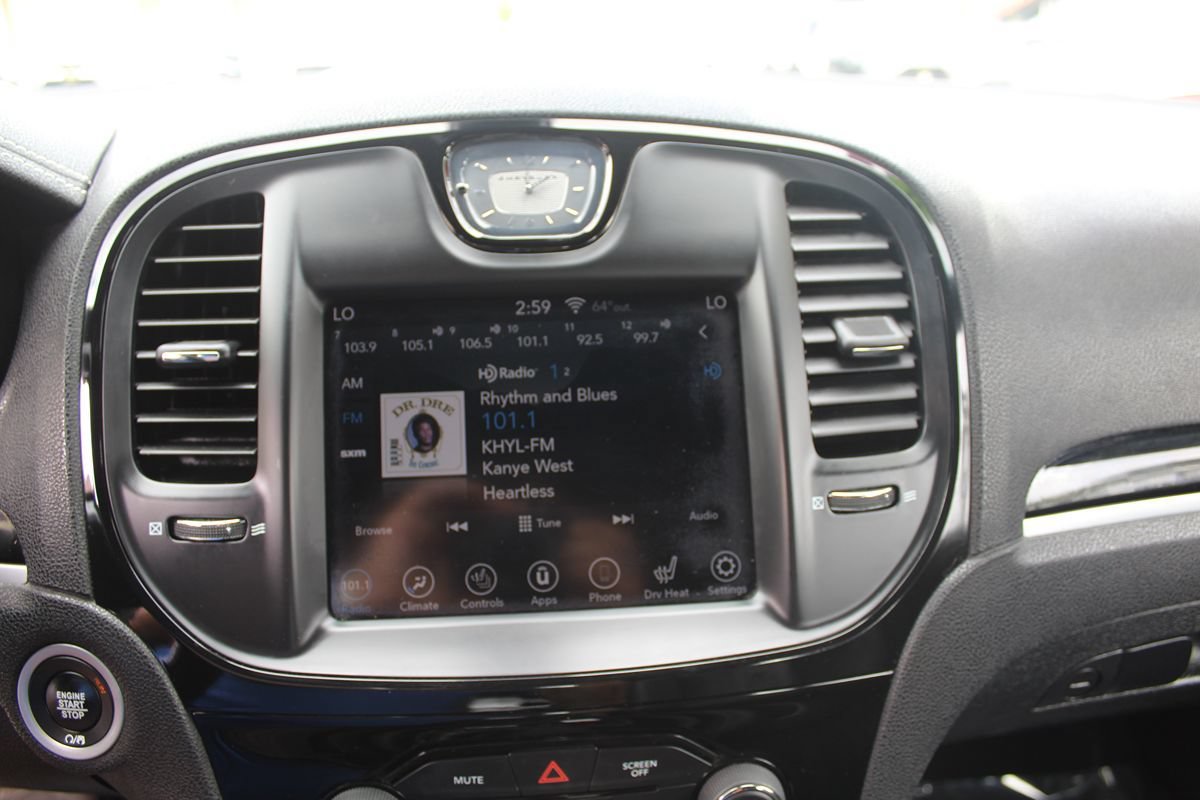 Used 2019 Chrysler 300 S AWD/4WD image 27