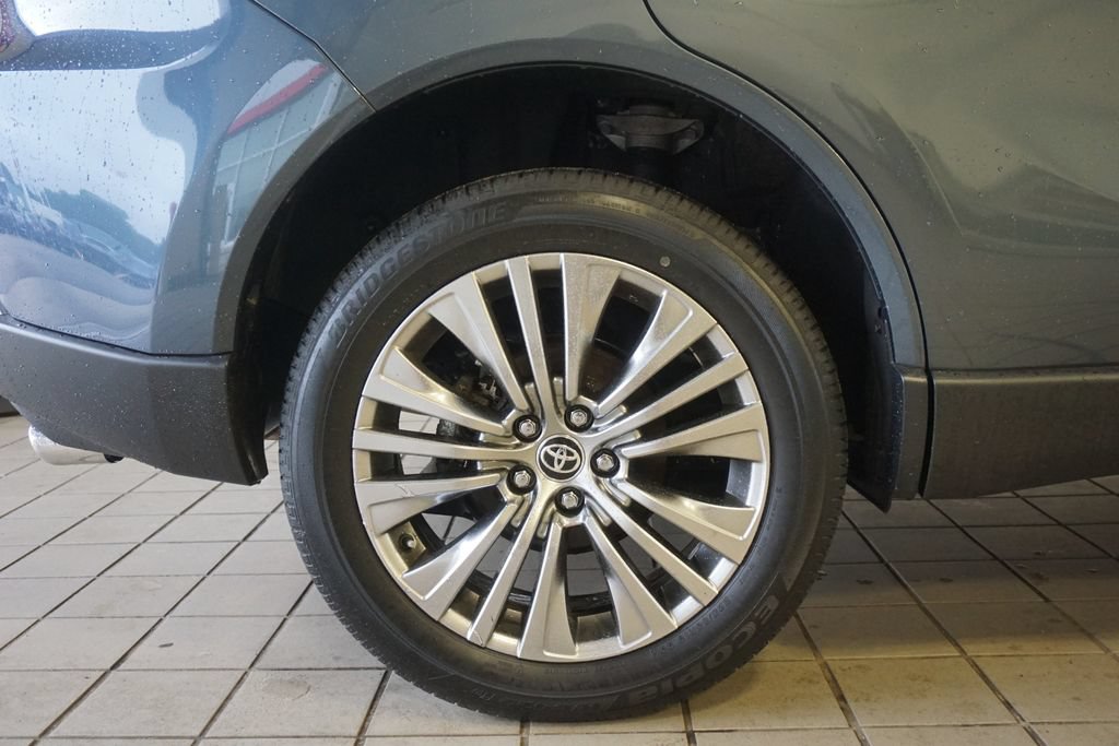 Certified 2022 Toyota Venza Limited AWD/4WD image 33