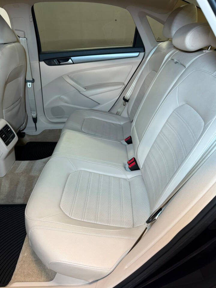 Used 2015 Volkswagen Passat 1.8T SE FWD image 19